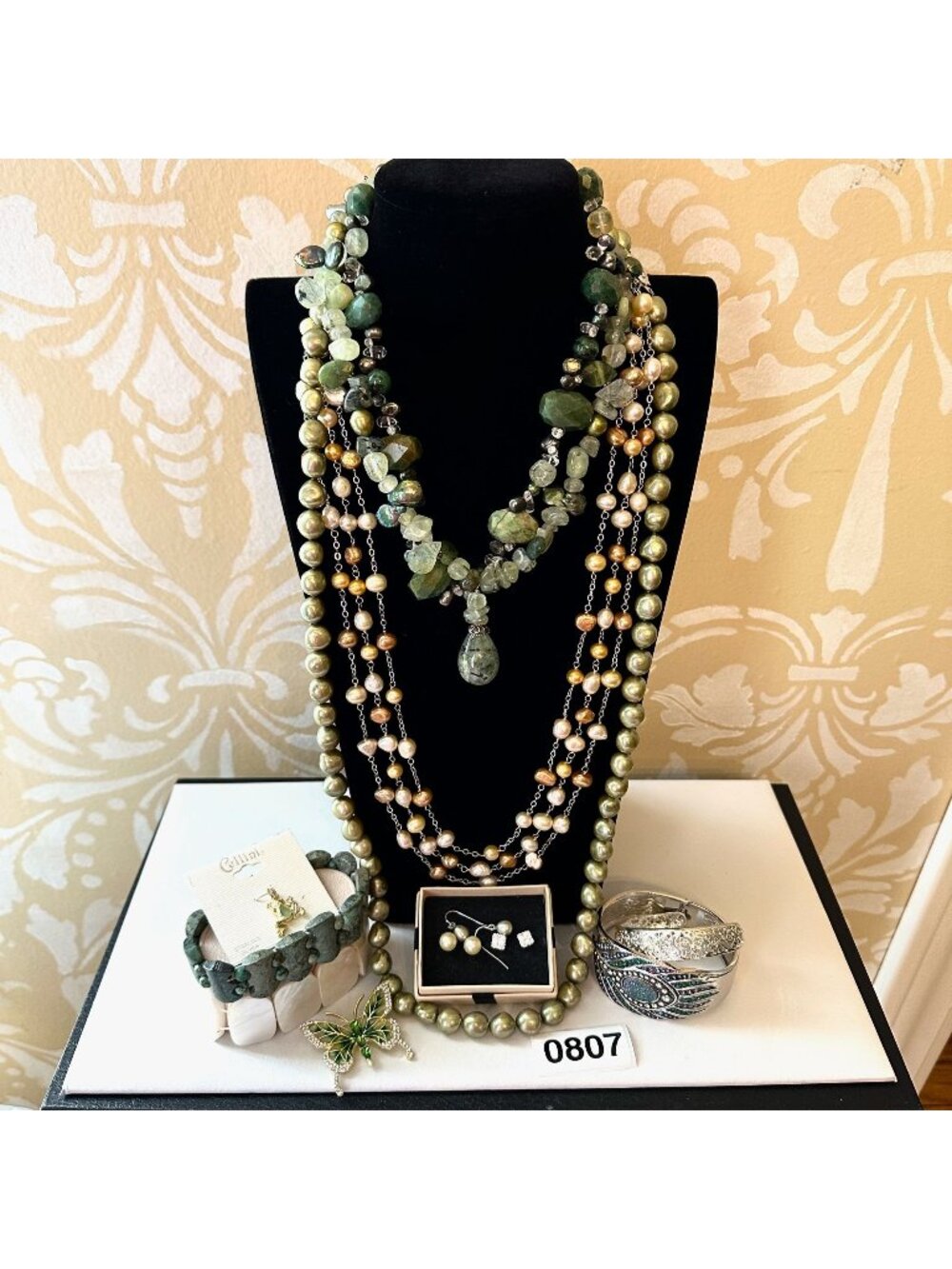 Jewelry Lot Vintage Modern Pearls Green Gemstones Necklaces Bracelets Earrings